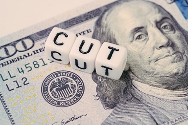 United States - US government shutdown, while the Fed resumed easing